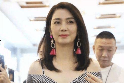 洪欣唱歌视频,音乐魅力绽放