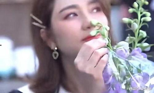 洪欣唱歌视频,音乐魅力绽放